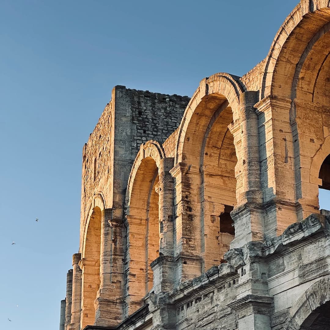 Arènes d'Arles sous un soleil d'hiver